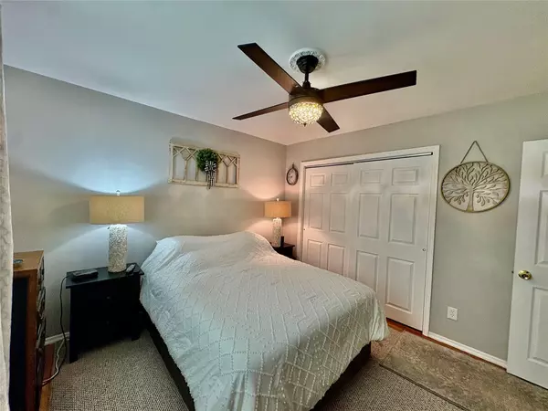 Glen Oaks, NY 11426,260-08 74 Avenue #2