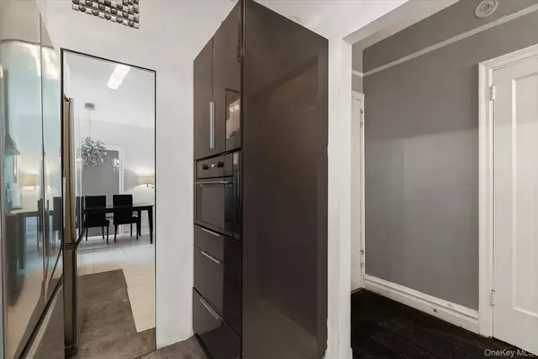 Bronxville, NY 10708,1440 Midland AVE #1D