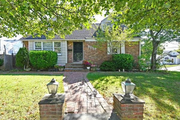 3005 Harding ST, Oceanside, NY 11572