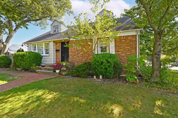 Oceanside, NY 11572,3005 Harding ST
