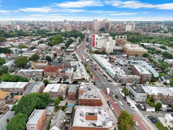 Flushing, NY 11355,58-04 Main ST #1A