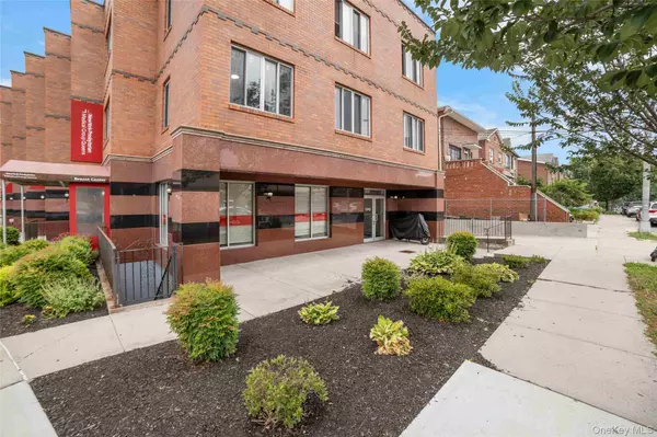 Flushing, NY 11355,58-04 Main ST #1A