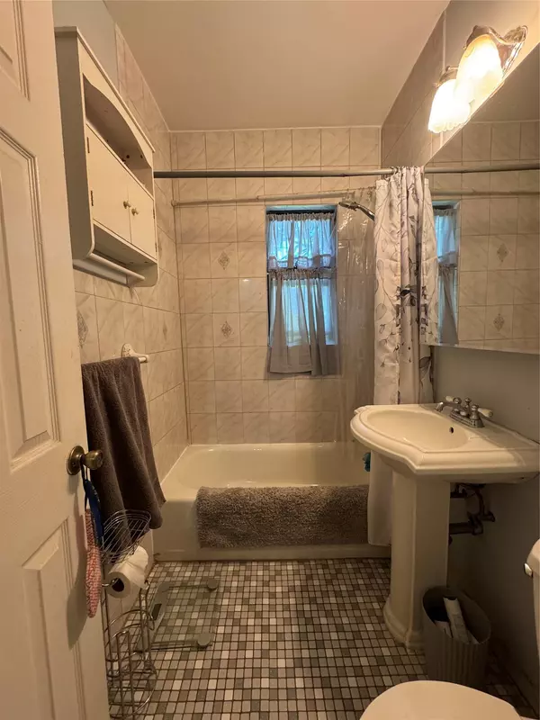 Cedarhurst, NY 11516,276 Cedarhurst Avenue #B4