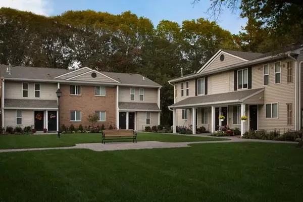 Coram, NY 11727,45 Country Club DR #16D