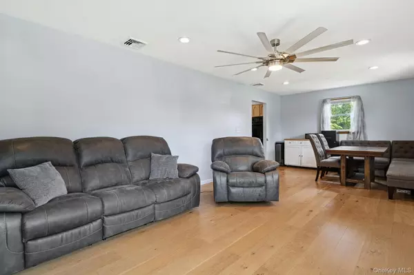 New Hampton, NY 10958,7 Bigert DR