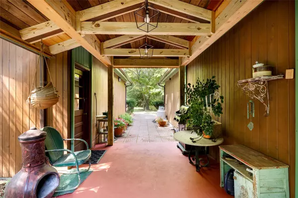 Middle Island, NY 11953,21 W Bartlett RD