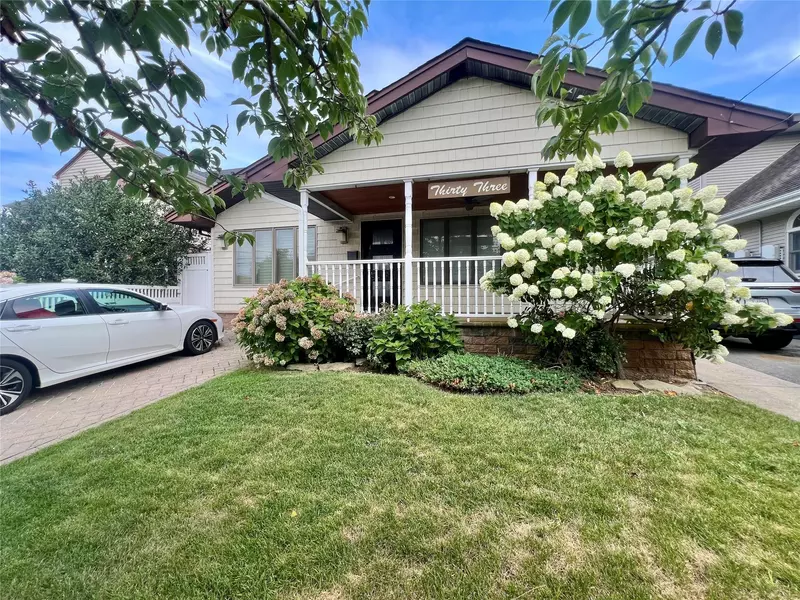 33 Waterford RD, Island Park, NY 11558