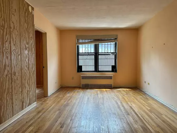 Woodhaven, NY 11421,83-25 98th ST #6P