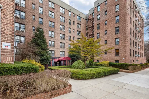 Woodhaven, NY 11421,83-25 98th ST #6P