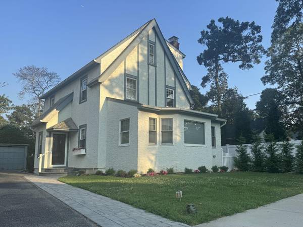 25 Loel CT, Rockville Centre, NY 11570