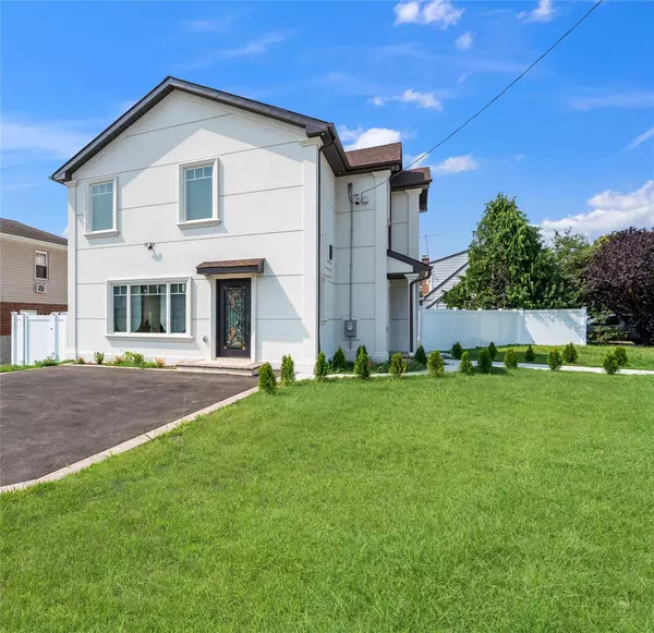 Hicksville, NY 11801,10 Locust ST