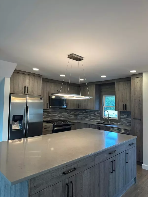 Jericho, NY 11753,25 Cumberland RD