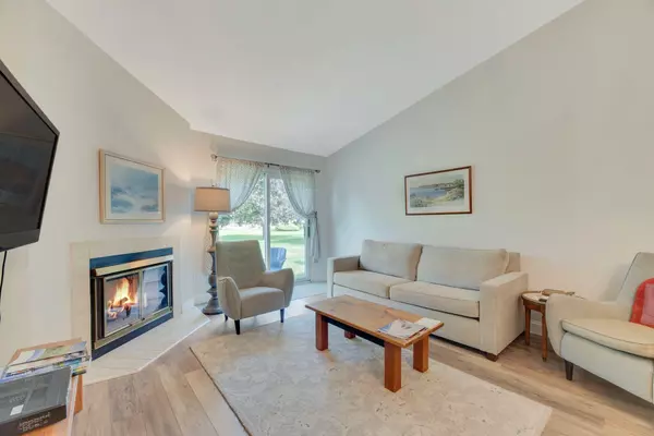Southold, NY 11971,2555 Youngs AVE #4D