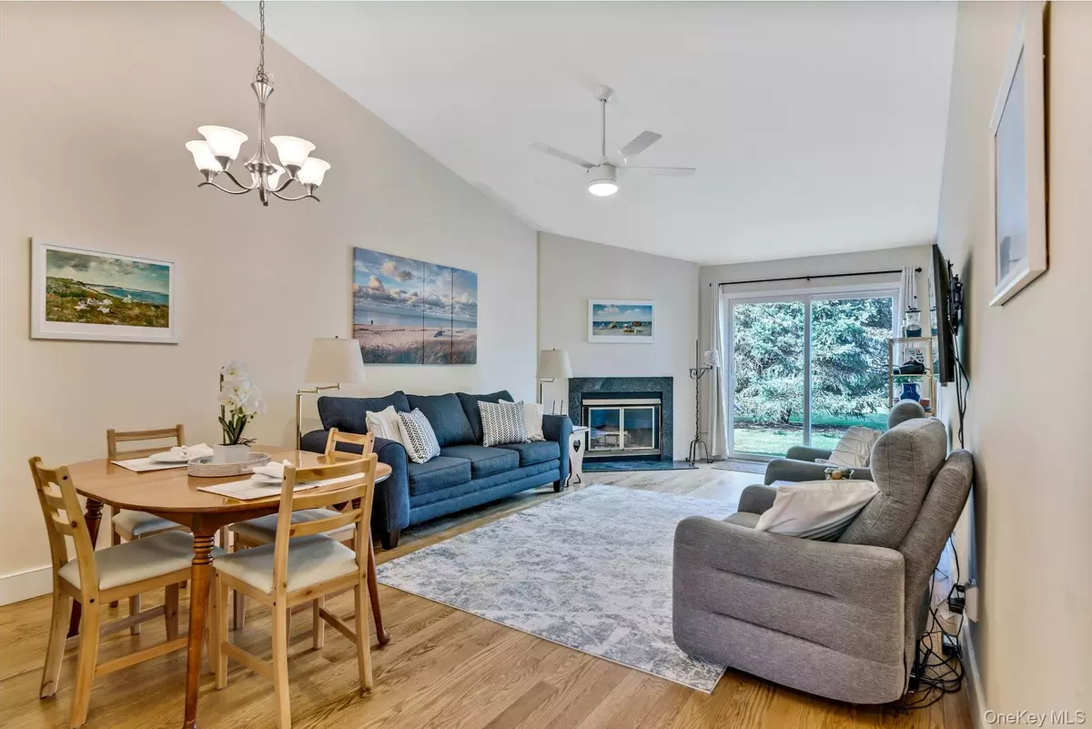 Southold, NY 11971,2555 Youngs AVE #4D