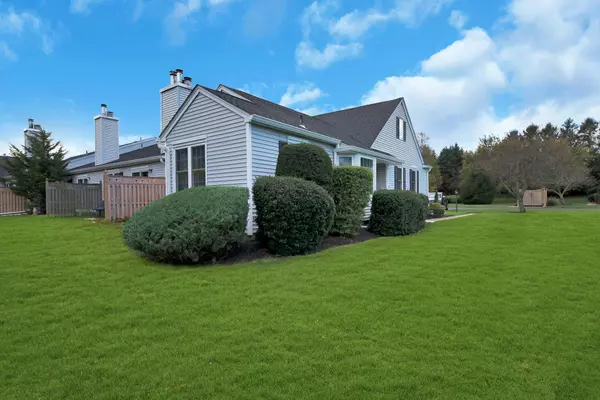 Southold, NY 11971,2555 Youngs AVE #4D
