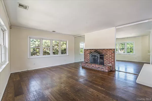 Jamaica Estates, NY 11423,8702 188th ST