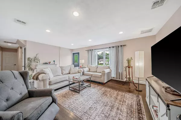 Bohemia, NY 11716,39 Aron DR