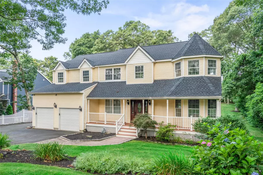 30 Lawrence RD, Kings Park, NY 11754