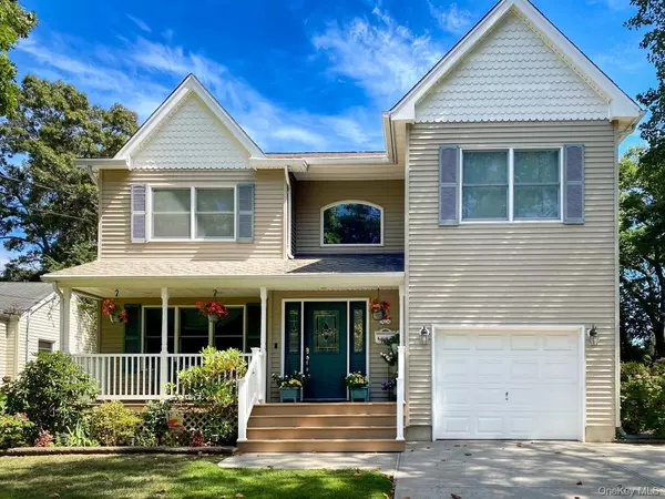 29 Bailey Avenue, Babylon, NY 11702