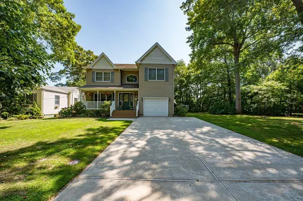 Babylon, NY 11702,29 Bailey Avenue