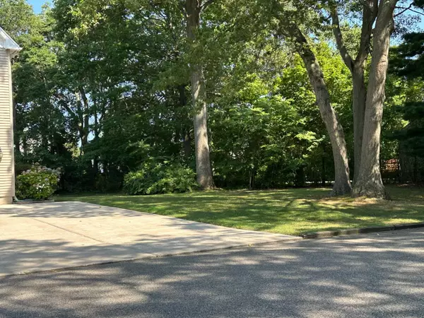 Babylon, NY 11702,29 Bailey Avenue