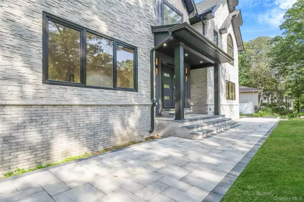 Smithtown, NY 11754,628 Meadow RD