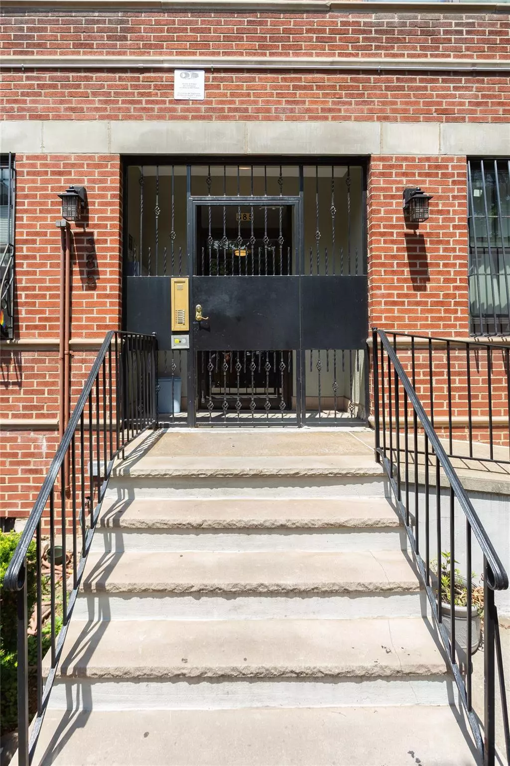 Brooklyn, NY 11217,385 Douglass ST #3B