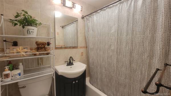 Corona, NY 11368,99-30 59 AVE #5A