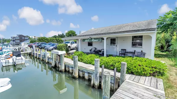 Hampton Bays, NY 11946,74 Foster AVE