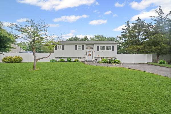 Medford, NY 11763,3115 Heather AVE