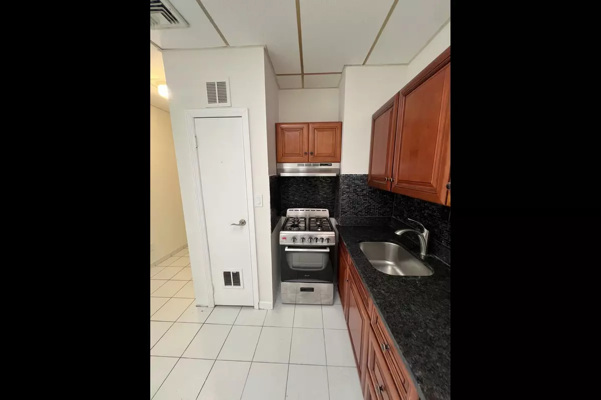 Westbury, NY 11590,308 Maple Avenue #1