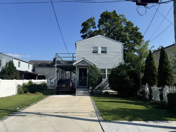 459 Roquette AVE, Floral Park, NY 11001