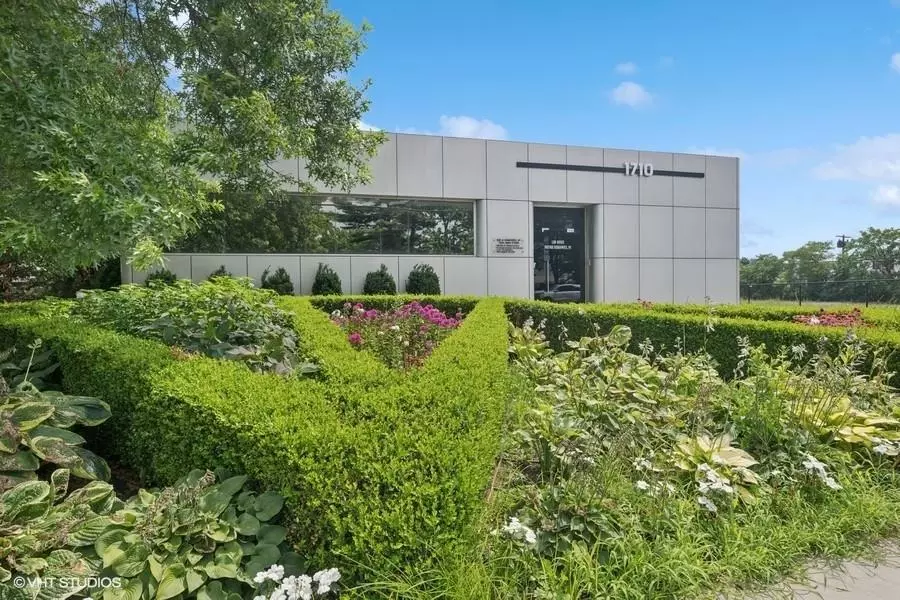 East Meadow, NY 11554,1710 Hempstead TPKE