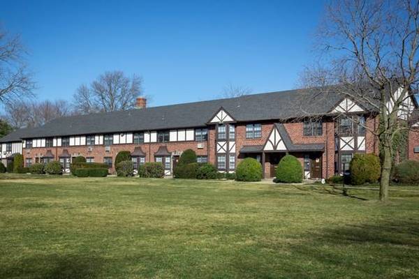 North Babylon, NY 11703,1617 August RD #1617