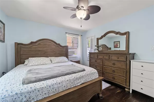 Queens Village, NY 11427,220-06 Stronghurst AVE #Lower