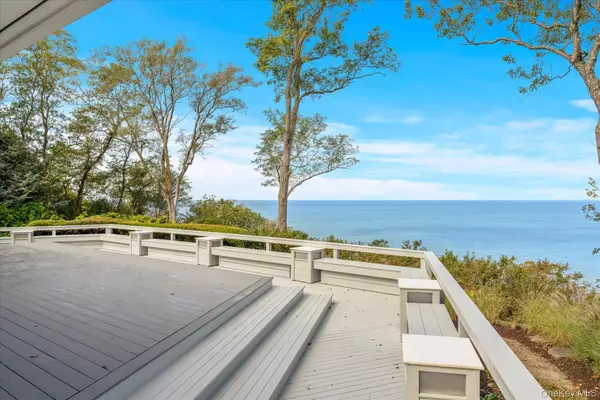 Riverhead, NY 11901,1 Dolphin WAY