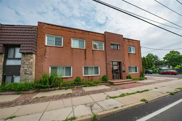 Westbury, NY 11590,837 Old Country RD