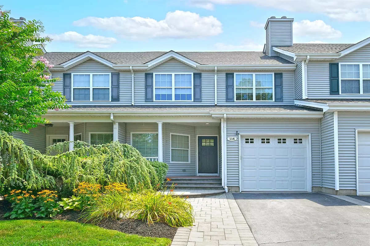 Melville, NY 11747,114 Rivendell CT