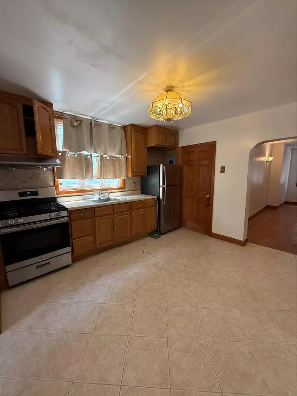 Woodhaven, NY 11421,9117 78th ST