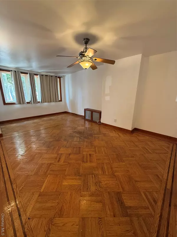 Woodhaven, NY 11421,9117 78th ST
