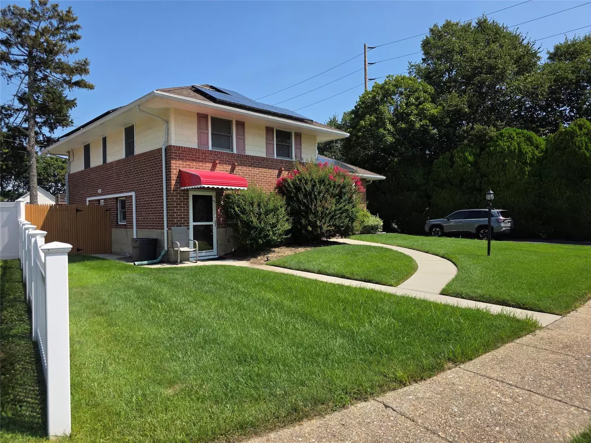 Bethpage, NY 11714,3895 Green PL