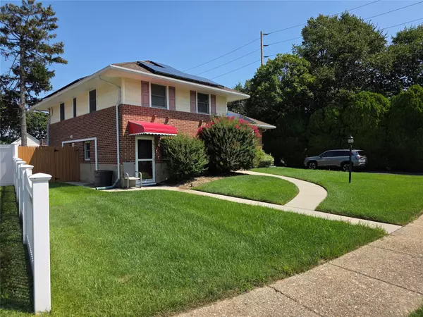 3895 Green PL, Bethpage, NY 11714
