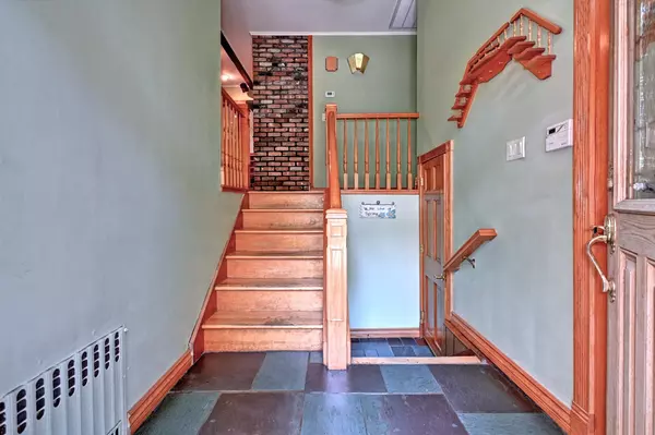 Brookhaven, NY 11719,423 S Country RD