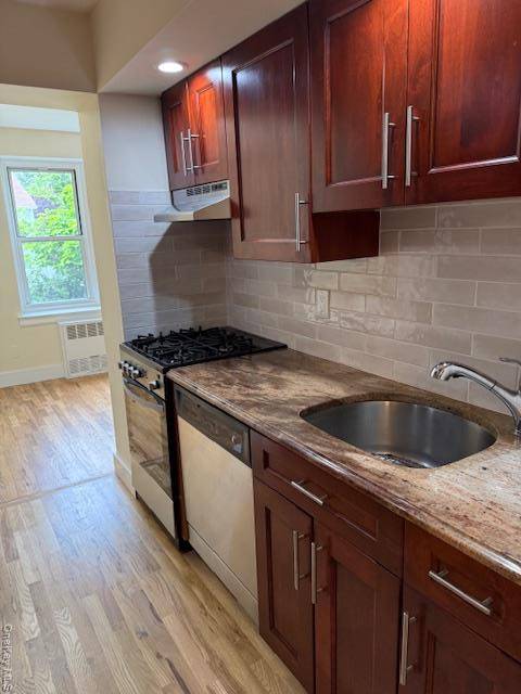 250 W Merrick RD #2R, Freeport, NY 11520