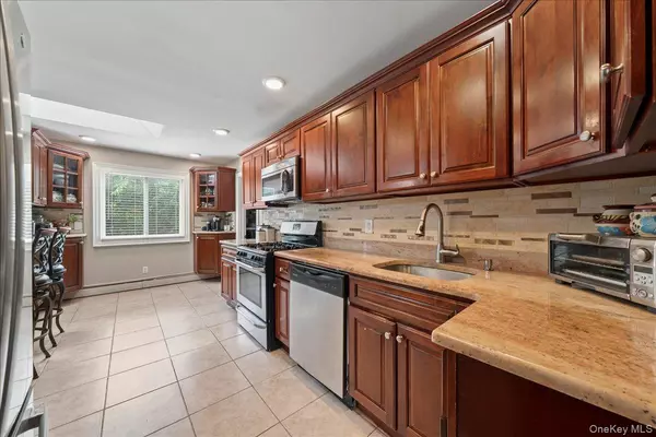 Centereach, NY 11720,22 Fiesta DR
