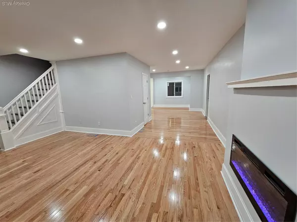Hempstead, NY 11550,28 Cornwall LN