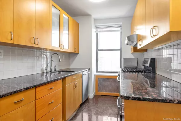 Forest Hills, NY 11375,67-35 Yellowstone BLVD #6H