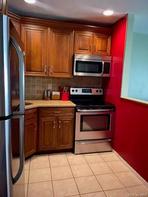 East Meadow, NY 11554,650 Newbridge RD #33