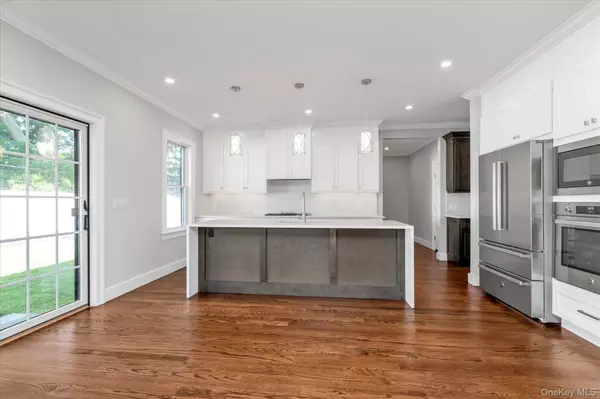 Albertson, NY 11507,109 Greenway