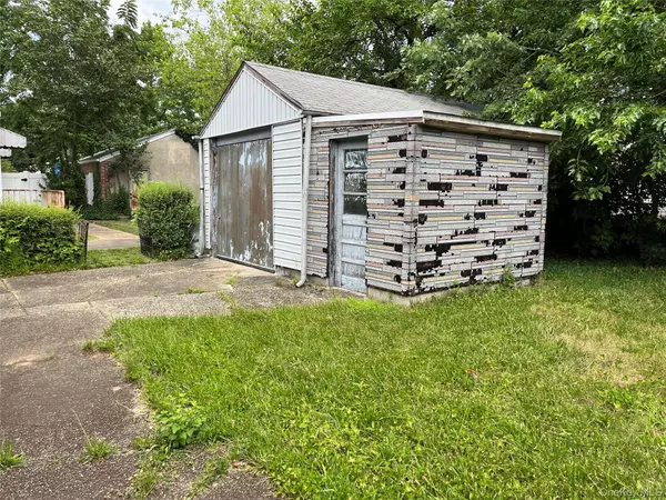 Floral Park, NY 11004,78-07 264 ST